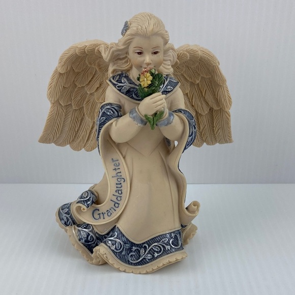 Sarah's Angels Granddaughter Figurine Resin Angel by Mindspring Studios 2005 - Picture 1 of 10